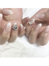 モルネイル(MORU nail)/白グラデ×パーツ.