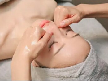 ファブ(Fab)の写真/当日予約◎エイジングケアに特化！【気持ちいいのに効果あり◎猫背改善小顔フェイシャル80分5,500円】