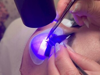 エーワイラッシュ 藤沢店(AYLASH)の写真/洗顔もメイクもすぐOK!忙しい朝もラクラク☆【LEDエクステ】で高持続を実現♪カラーエクステも取り扱いあり