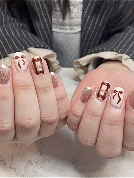 大人気チェックネイル