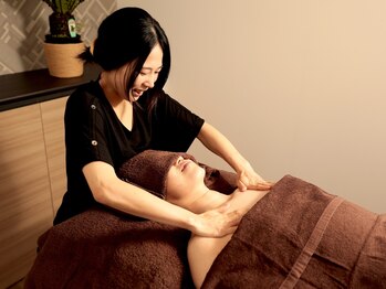 トップスター(TOP STAR)/デコルテマッサージ