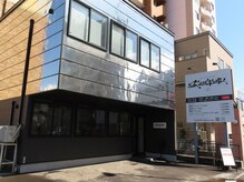 神指札幌(KAMIYUBI SAPPORO)の雰囲気（店舗前駐車場３台完備。）