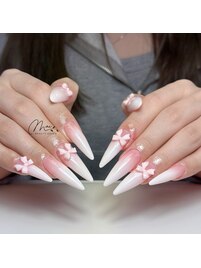 ホワイトグラデーションネイル