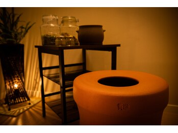 ミナルナ(minaluna)/こだわりの黄土座浴器