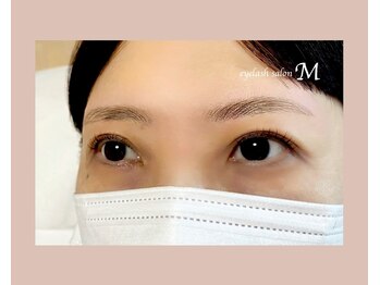 エム(M)/まつパ＋ハリウッドブロウリフト