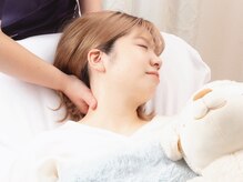 夢心地の雰囲気(触れた瞬間ふっと力が抜ける脳と首をゆるめる深呼吸ヘッドスパ)