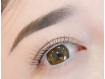 ジェルム(germe)の写真/根元からしっかり立ち上げるパリジェンヌ/ロッドが豊富なデザインパーマをご用意！美容液でまつ毛ケアも◎