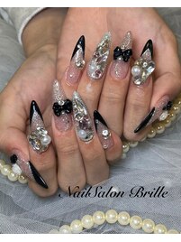 ピンク×黒ゴテゴテネイル
