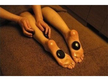 康楽園リラクゼーション/【施術イメージ】ホットストーン