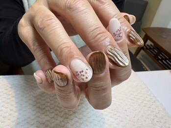 エム ネイル アンド アイ(M NAIL and EYE)/新年ネイル