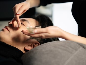 ピーディーエーサロン(PDA salon)の写真/【月1回のメンズ美容習慣】毛穴洗浄×ハーブピーリングで黒ずみ・ニキビを徹底ケア!小ジワ改善にも◎