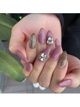 トータルサロン 白べぇーっ プラス/上品ネイル