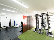 ケンパーソナルジム(KEN PERSONAL GYM)の雰囲気(広々とした空間♪)