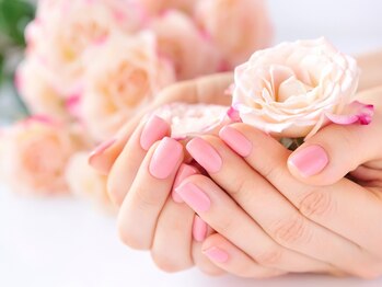 ティーエヌ 江坂店の写真/ライフスタイルや爪の形、状態に合わせて丁寧に施術◎ネイル初心者の方にも♪人気の定額ネイルもご用意☆