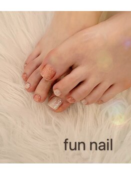 ファンネイル(fun nail)の写真/【ワンカラー5000円】足を美しく清潔に保つフットケア&お気に入りのジェルネイルでオシャレを楽しんで◆