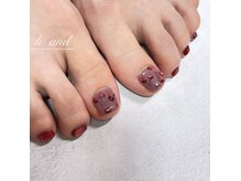 フットネイル、シンプルからデザイン楽しめます♪