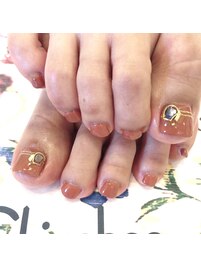 キャメルカラーフットネイル