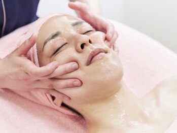 エステサロン さくら ひばりが丘パルコ店の写真/オールハンドで繊細なタッチ*【フェイシャルリンパマッサージ+首・肩・背中・デコルテのリンパマッサージ】