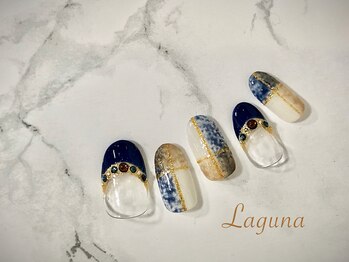 ラグウナ(Laguna)/ネイビーのチェックネイル