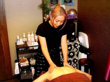 マルヒア(MALUHIA)/まず背中からほぐしていきます♪