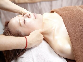 サロン ド クレアルテ(Salon de Crearte)/喰い縛りに首肩ほぐしが有効です