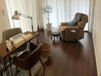 エミュヌイ(e'mu NUI.)の写真/個室空間で人目を気にせずゆったりとした空間で、ネイル時間を満喫♪ネイルが初めての方にもお勧め！