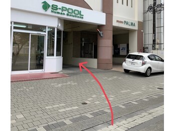 ココリル(cocorire)/駐車場入り口