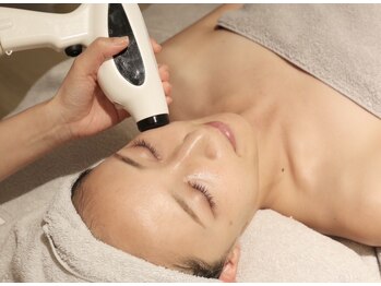 サロンドコーデ(salon de co-de)の写真/
フェイスラインたるみ改善！高周波肌引き締め＆リフトアップでハリツヤアップ◎