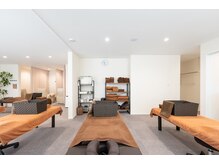 ほぐし人 西 大宮店/店内1 マッサージベッドエリア