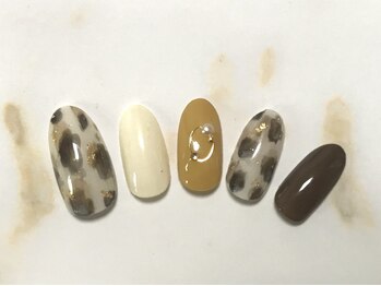 アース コアフュールボーテ 新潟中野山店 (EARTH Coiffure beaute')/レオパードネイル　￥5000