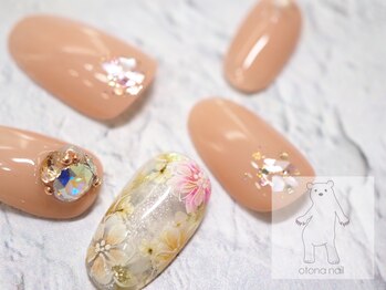オトナネイル(otona nail)/ヌードベージュのフラワーネイル