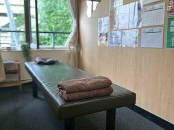 渋谷宮下パーク整体院 渋谷宮益坂整骨院/施術ルームにご案内【肩こり改善