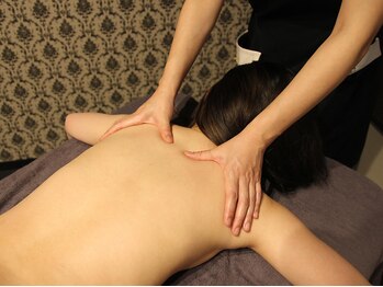 アフロディーテ(Aphrodite)/自分でケアしにくい背面も施術☆