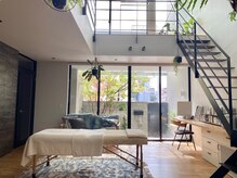 ラスティック(rustique)の雰囲気（以前ハウススタジオとして使っていたフロアをサロンとして使用）