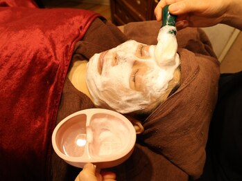 美健サポート自由人【シェービング/毛穴ケア/眉毛/フェイシャル】の写真/施術歴豊富なプロのシェービングで誰もが憧れる毛穴レス素肌へ導きます♪SNSで話題の毛穴洗浄も大人気◎