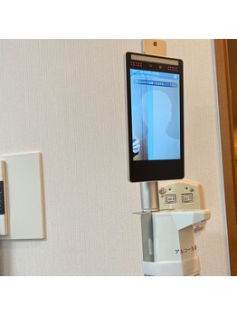 スキンケアスタジオ アコ 新宿店(Aco)/非接触のアルコール消毒検温器☆