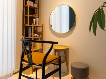 ヒュッゲサロン(HYGGE Salon)/お出かけ前のメイクスペースあり