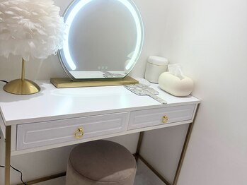 ミヨンラボ(miyon LABO)/メイク台