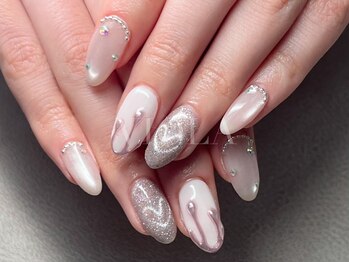 ヴィオラ(VIOLA)の写真/手全体を美しく魅せるフォルムと主張しすぎない大人可愛いシンプルネイルが魅力*初回オフ込&自店オフ無料