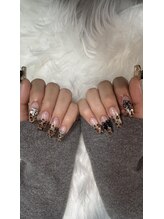 アイリス(AIRIS)/可愛いハートのヒョウ柄ネイル