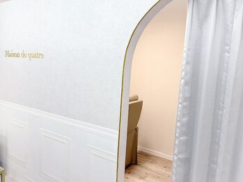 メゾンドキャトル 上尾店(Maison de quatre)/上尾/パリジェンヌ/マツパ