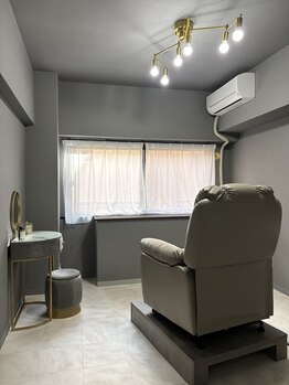 リリーココ(Lillycoco)の写真/【貸切おひとり様サロン】人数の多いガヤガヤしたサロンが苦手な方に◎都会の個室で落ち着いた空間★