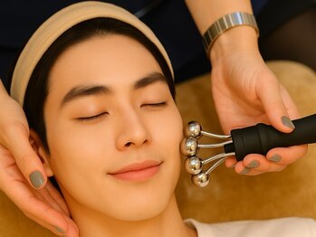 リエル(RIEL)の写真/【驚きの効果!高満足度、美顔筋育成エステ×小顔矯正】毛穴の開きも改善しつるんと滑らかなすっぴん肌へ♪