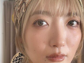 アノー(anneau)の写真/上げすぎず、ゆるすぎず。自然に美しく映えるデザインを◎カールのまつげパーマと骨格にはまるアイブロウも