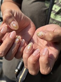 透明感のあるニュアンスネイル