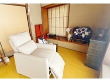 ゆいのわの雰囲気（南向きに設置したチェアでリフレッシュタイムをどうぞ。）