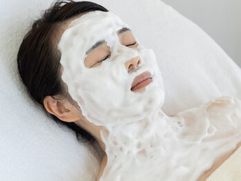 ヴァン ベール 宮崎店の写真/満足度NO.1☆うるおいあふれる水光肌へ！毛穴を洗浄してツヤと引き締めもケアする贅沢フェイシャル