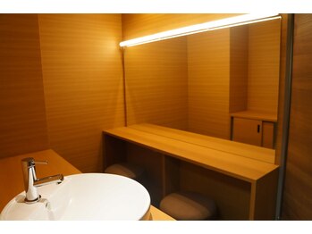 ロジウラサロン ととのえ(ROJIURASALON)/パウダールームでお化粧直し