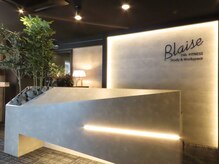 受付スペースも近未来的なおしゃれ空間♪ジム/フィットネス