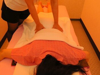 百草堂 栄店/腰もお客様に合わせて施術！